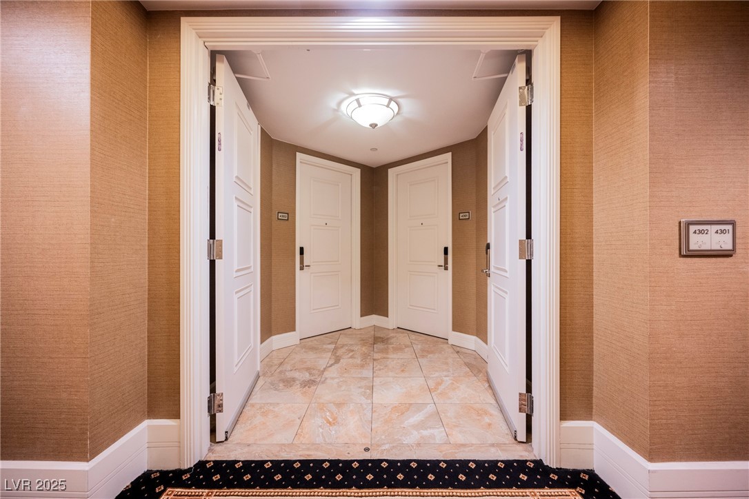 2000 North Fashion Show Drive 4301