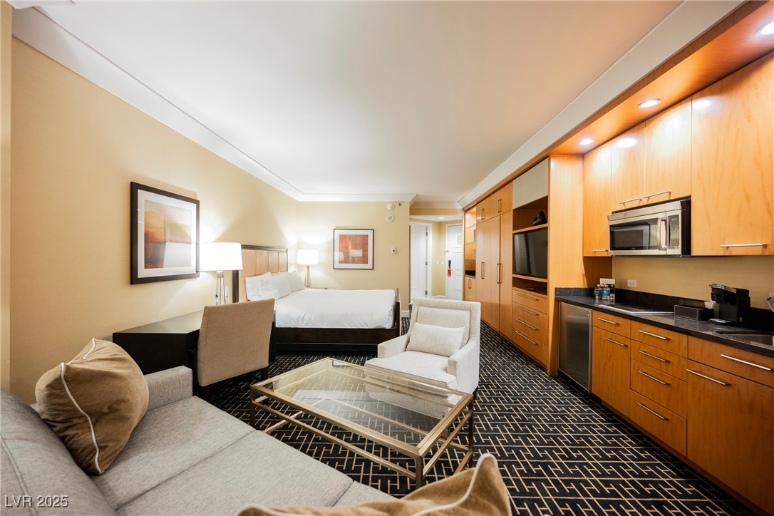 2000 North Fashion Show Drive 4301