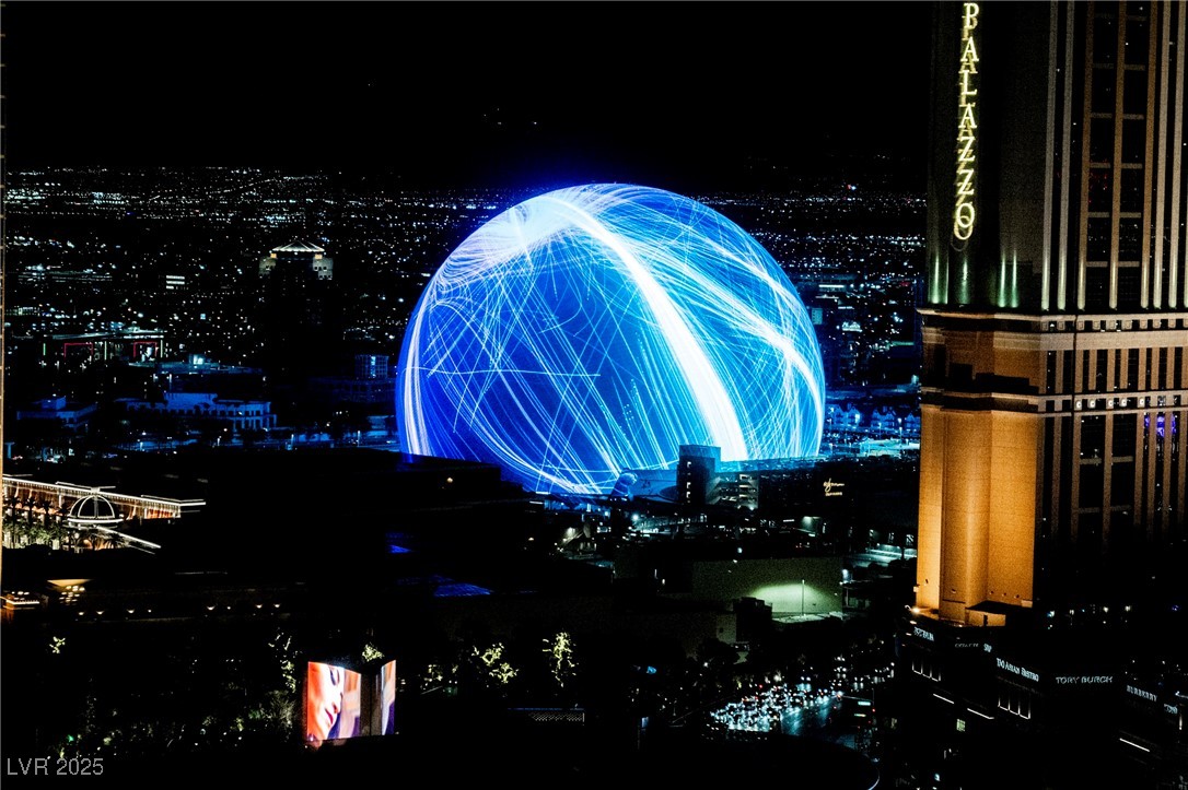 2000 North Fashion Show Drive 4301