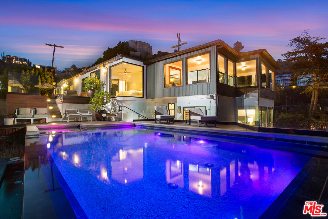 1733 SUNSET PLAZA DR