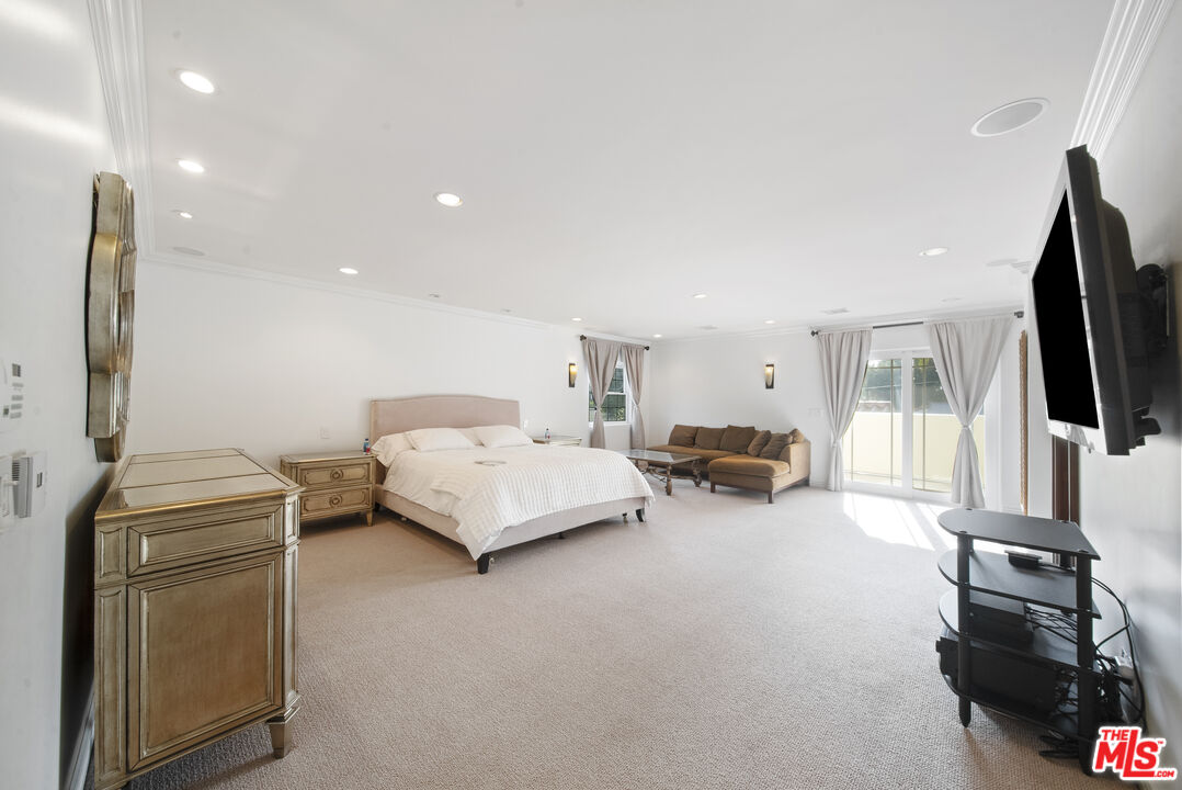 6138 Maryland Dr