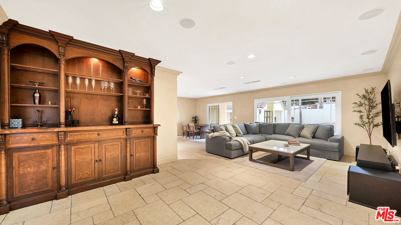 6138 Maryland Dr
