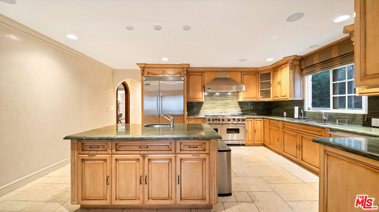 6138 Maryland Dr