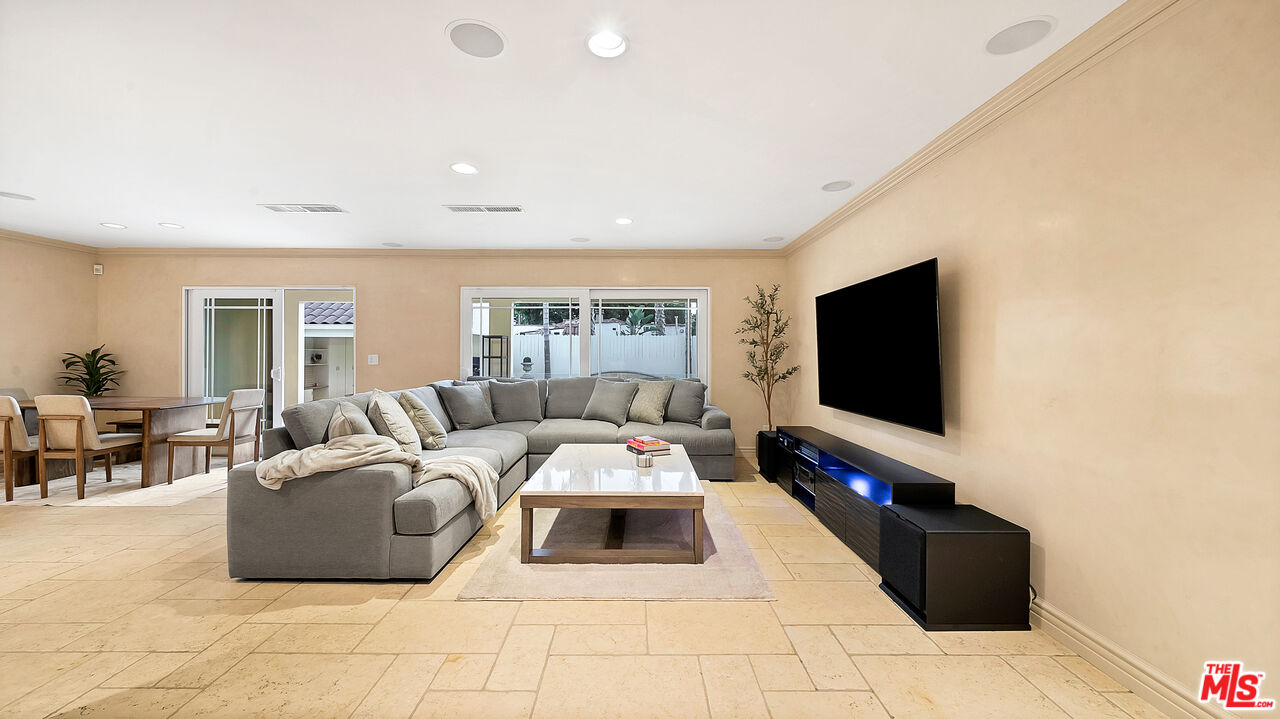 6138 Maryland Dr