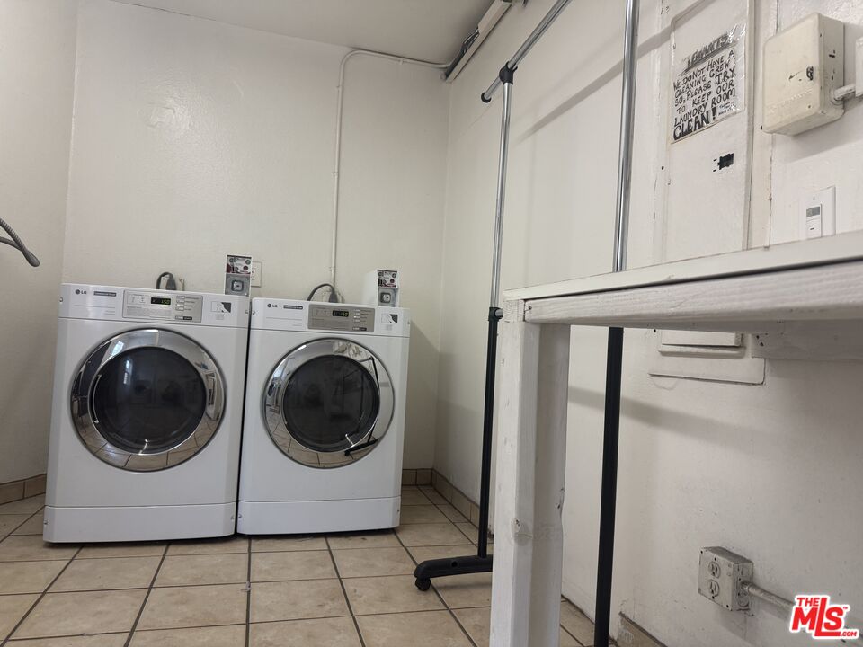 1816 N Gramercy Pl Unit: 405