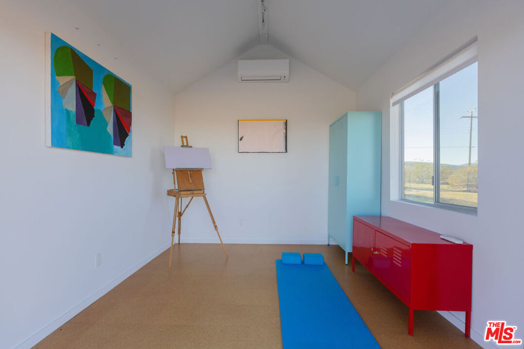 3925 Valley Vista Ave