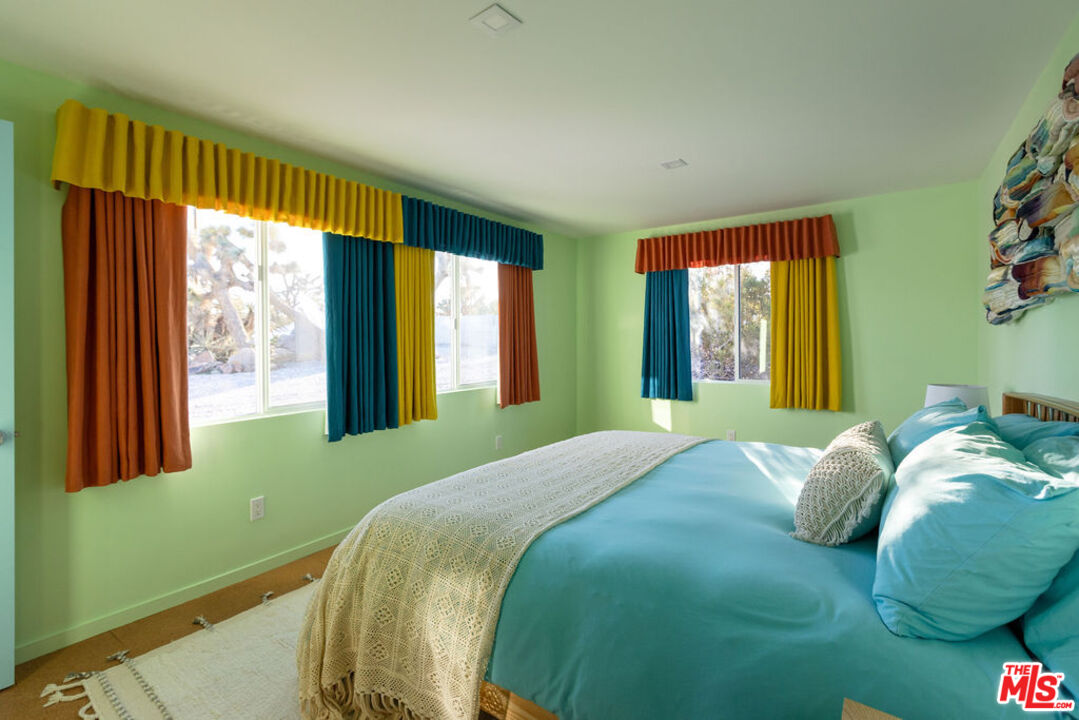 3925 Valley Vista Ave