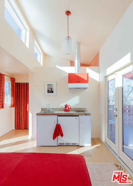 3925 Valley Vista Ave