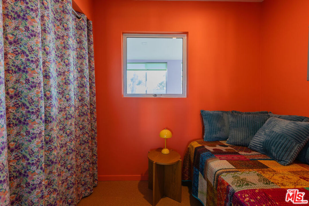 3925 Valley Vista Ave