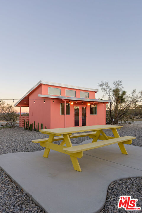 3925 Valley Vista Ave