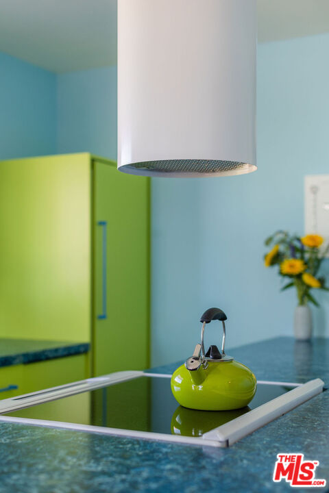 3925 Valley Vista Ave