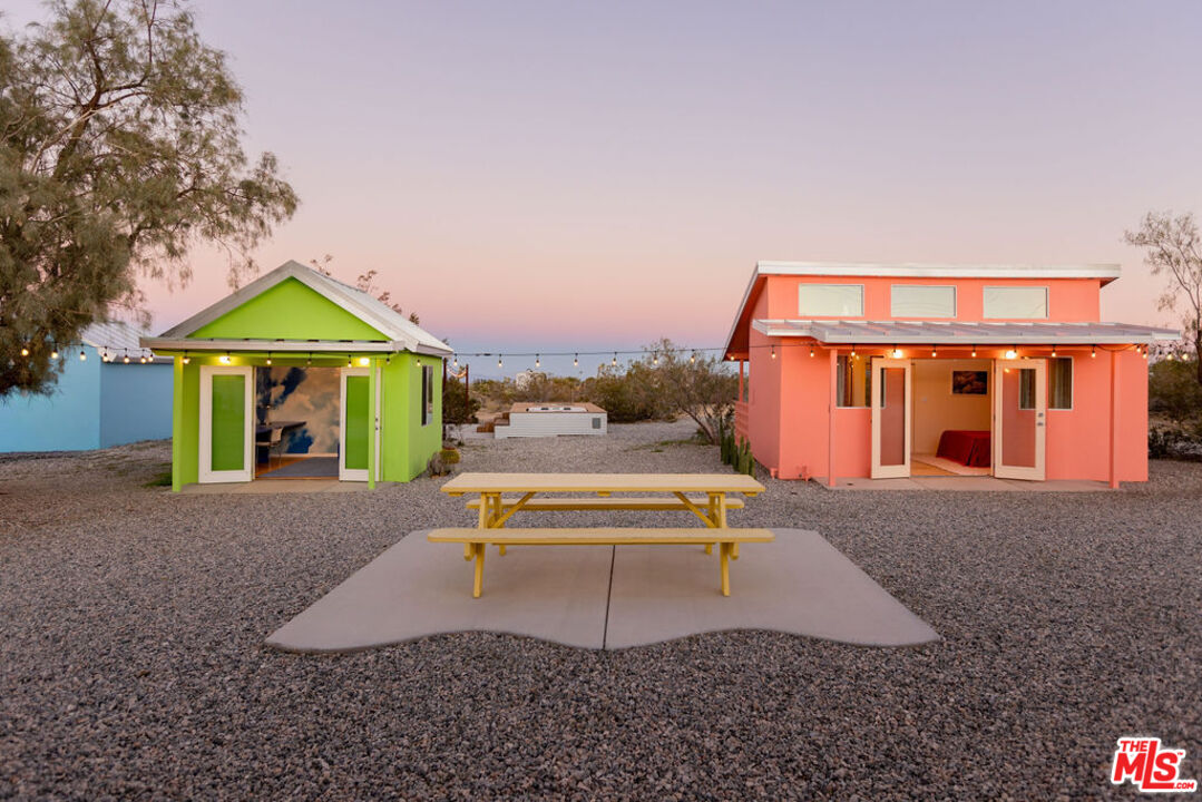 3925 Valley Vista Ave