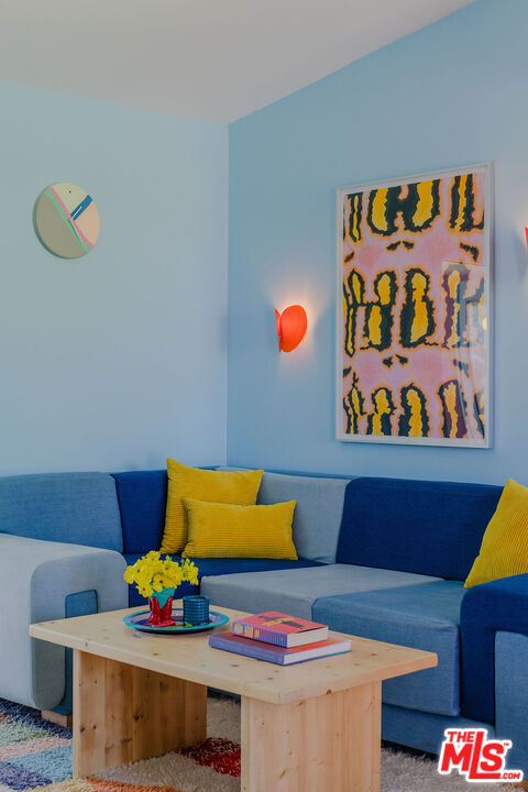 3925 Valley Vista Ave