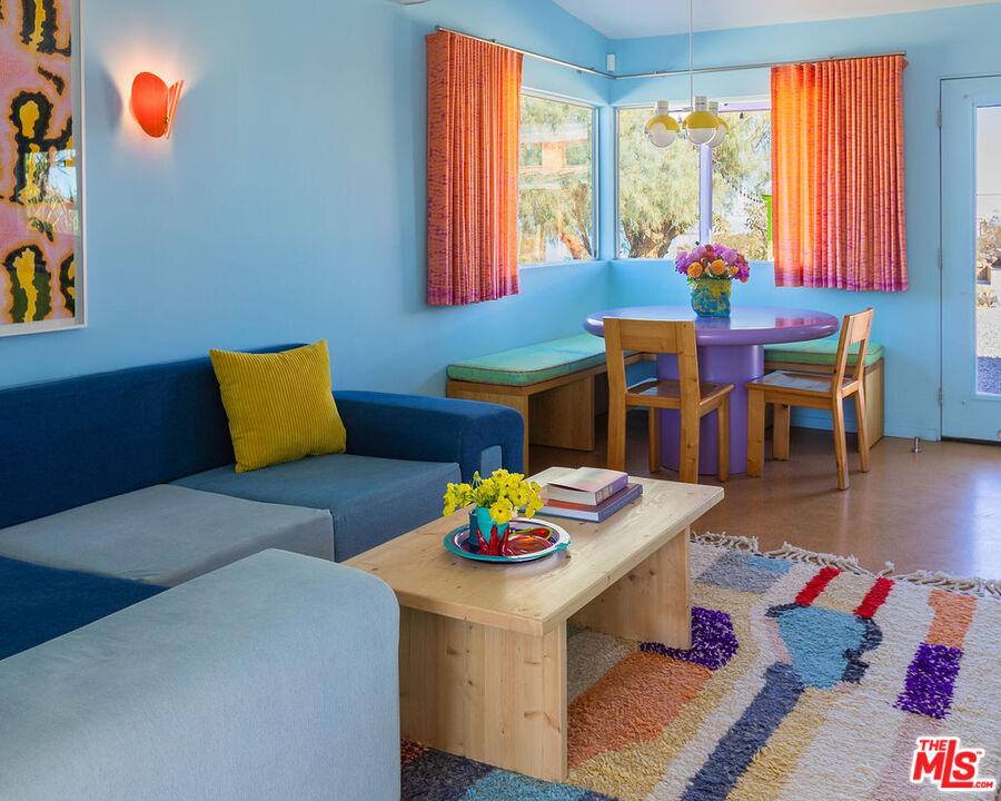 3925 Valley Vista Ave