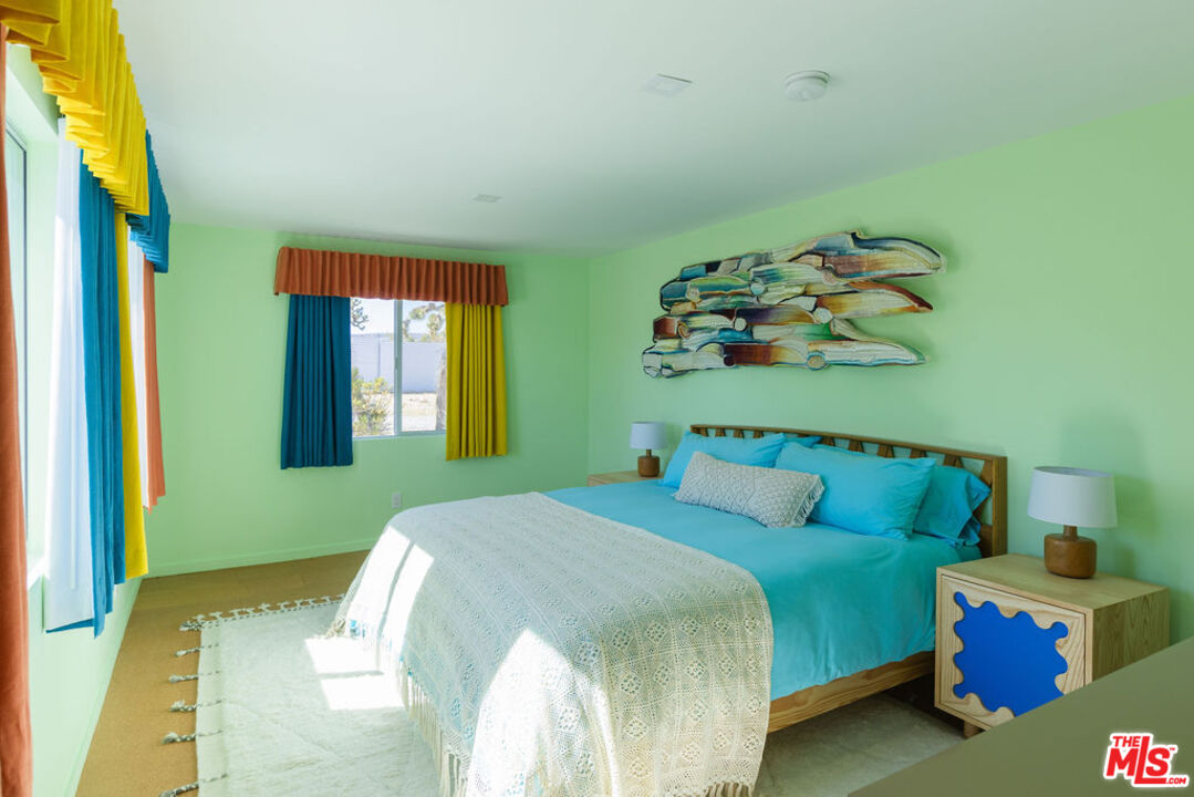 3925 Valley Vista Ave