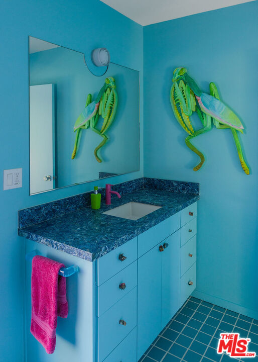 3925 Valley Vista Ave