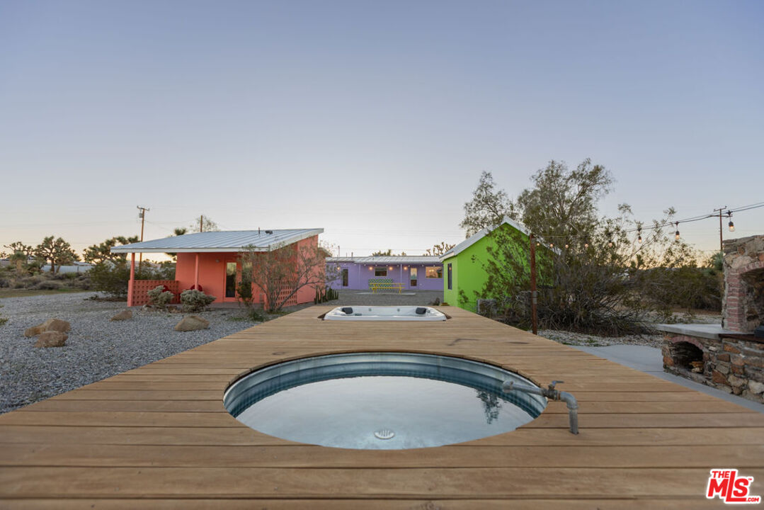 3925 Valley Vista Ave