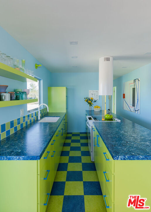 3925 Valley Vista Ave