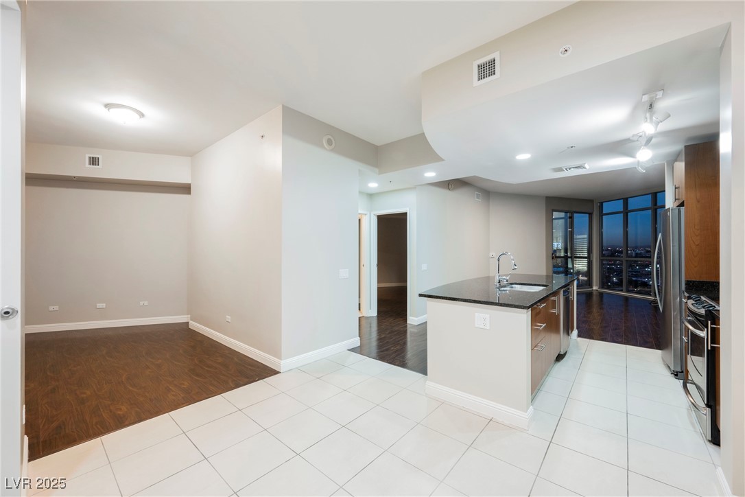 200 West Sahara Avenue 1810
