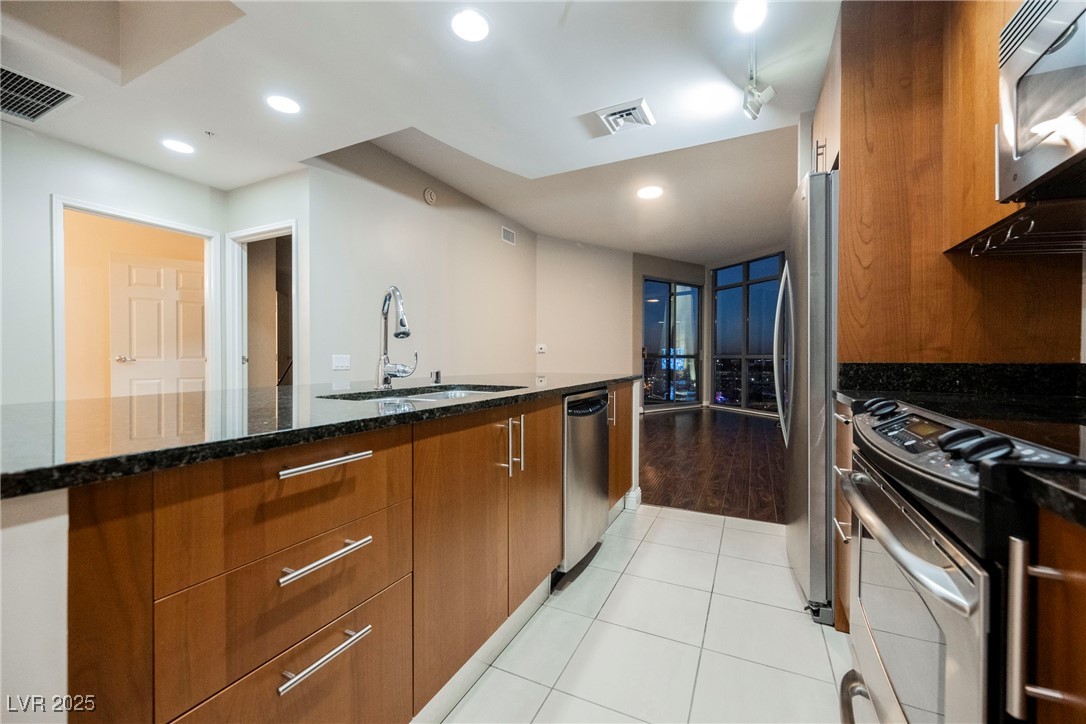 200 West Sahara Avenue 1810