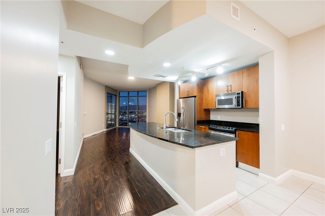200 West Sahara Avenue 1810