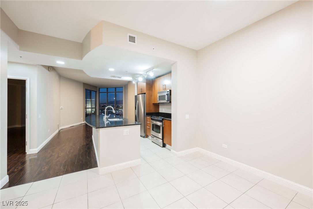 200 West Sahara Avenue 1810
