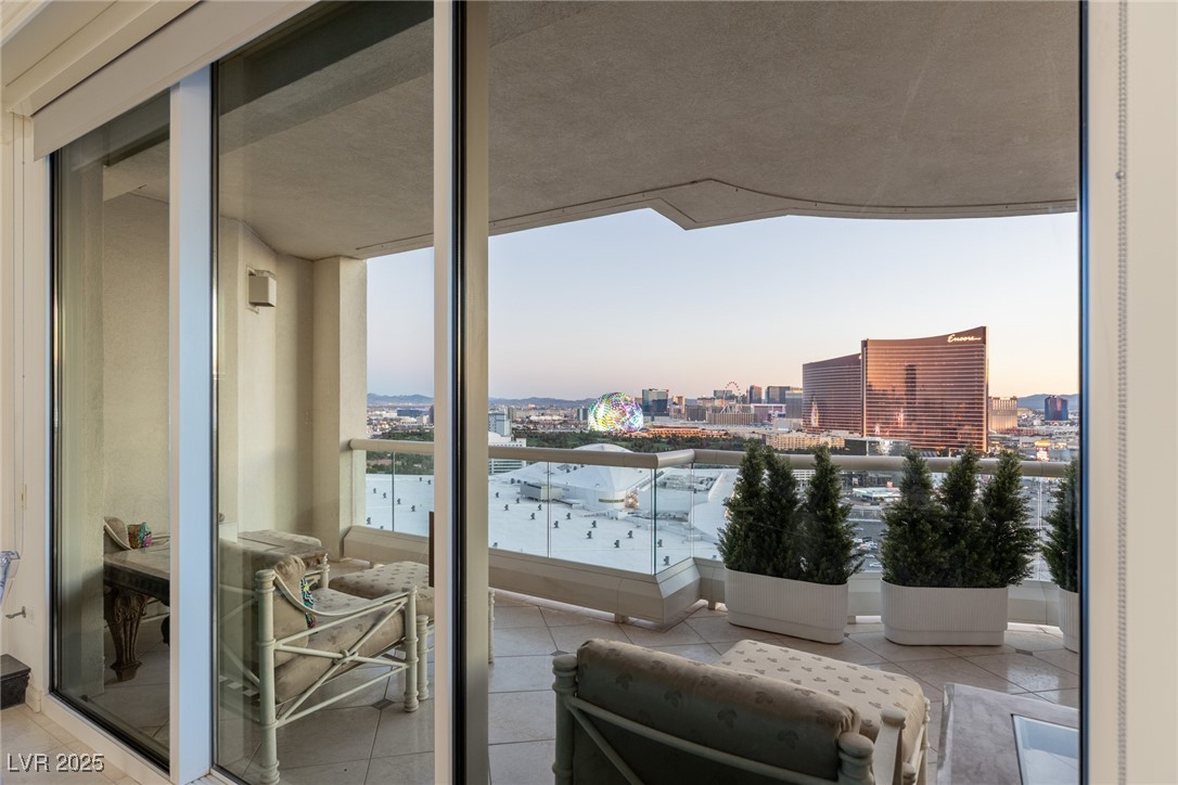 2877 Paradise Road 2502