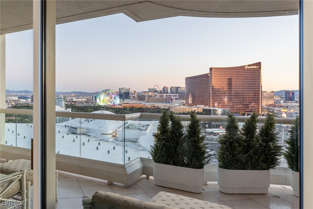 2877 Paradise Road 2502