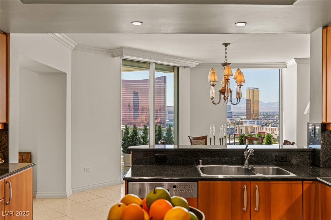 2877 Paradise Road 2502