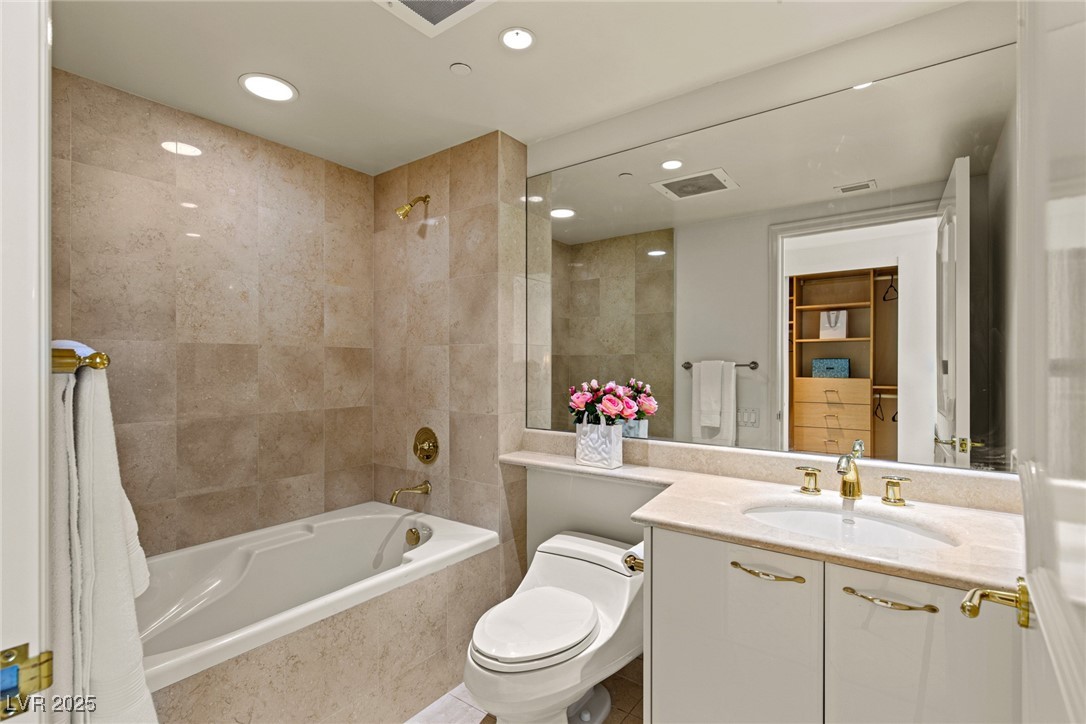 2877 Paradise Road 2502