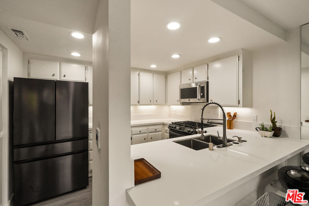 100 Hurlbut St Unit: 12
