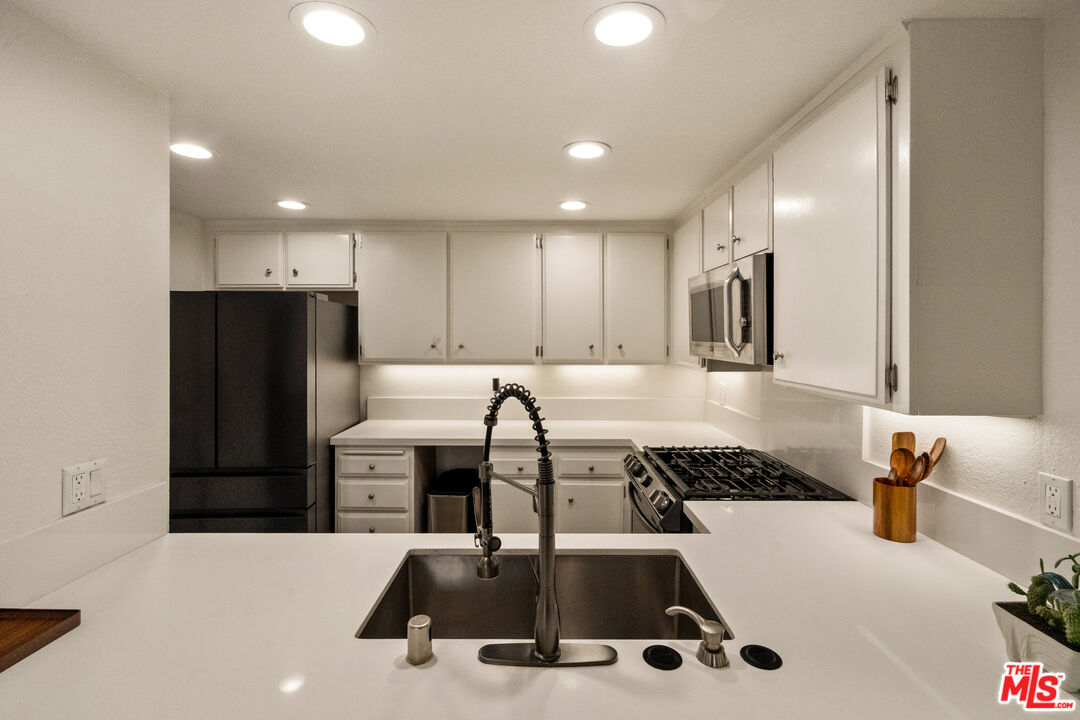 100 Hurlbut St Unit: 12