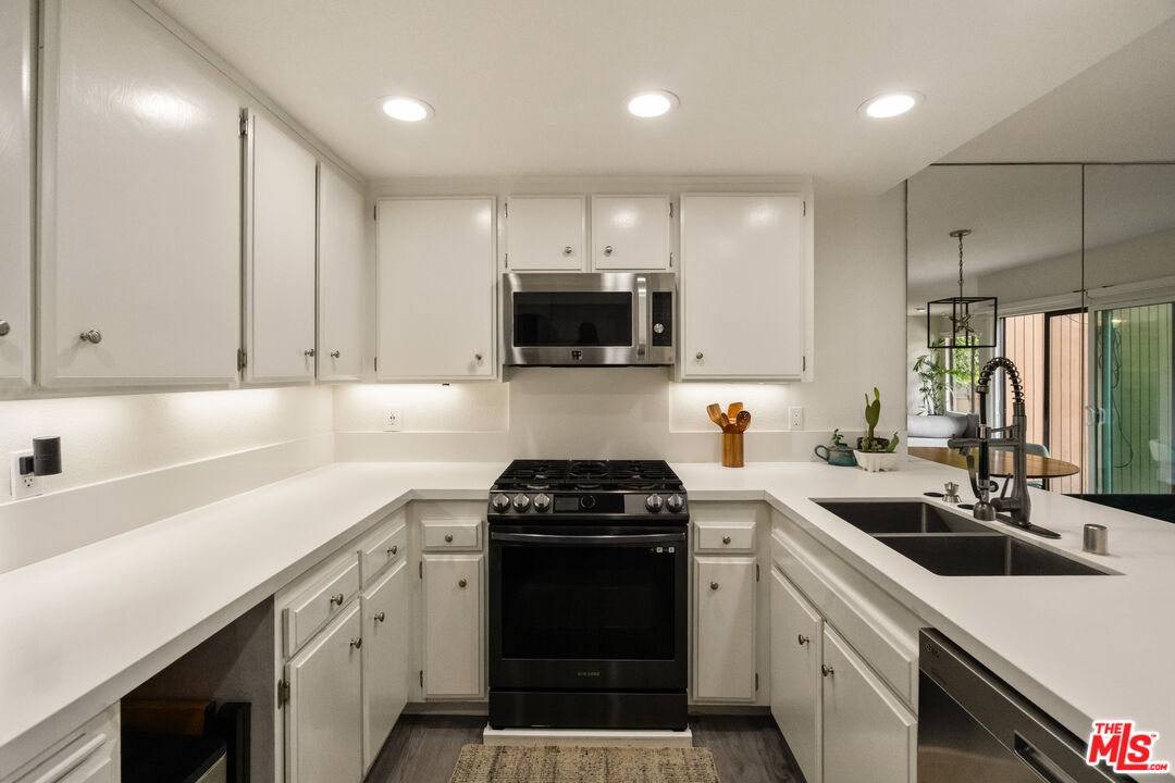 100 Hurlbut St Unit: 12