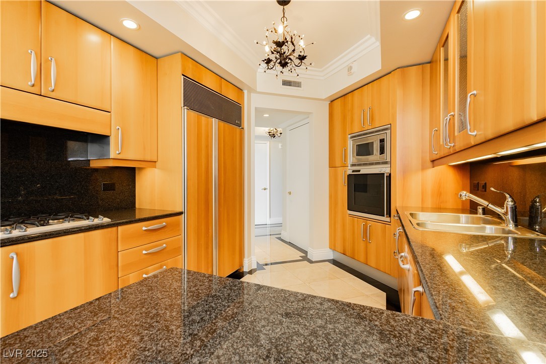 2747 PARADISE Road 1804