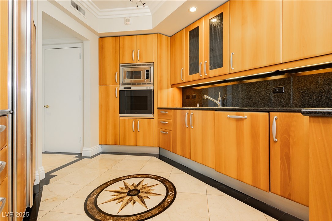 2747 PARADISE Road 1804