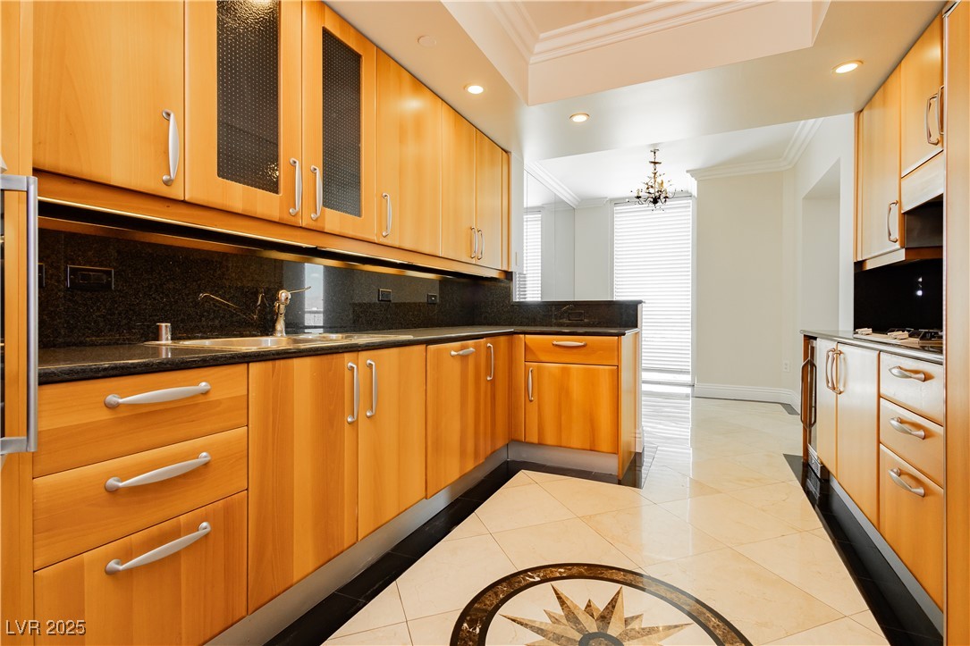 2747 PARADISE Road 1804