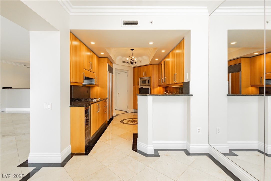 2747 PARADISE Road 1804