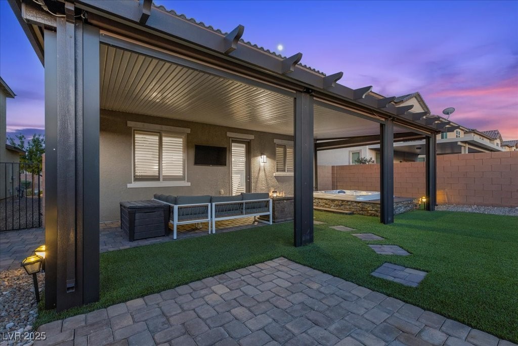 8013 Green River Knob Street