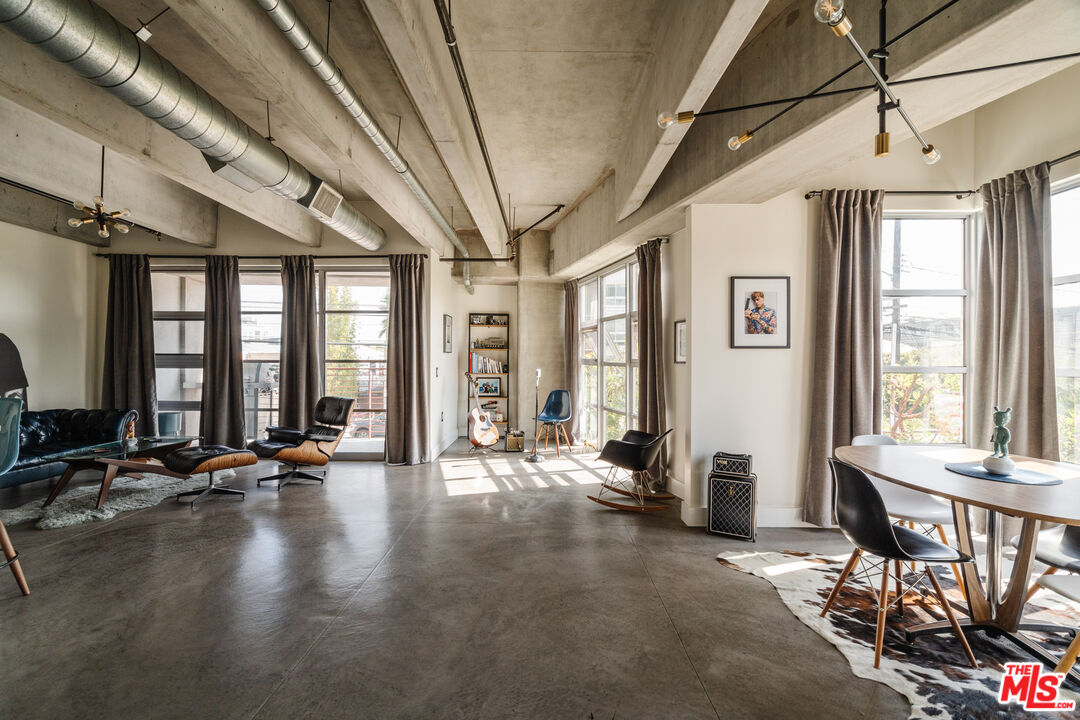 4141 Glencoe Ave Unit: 201