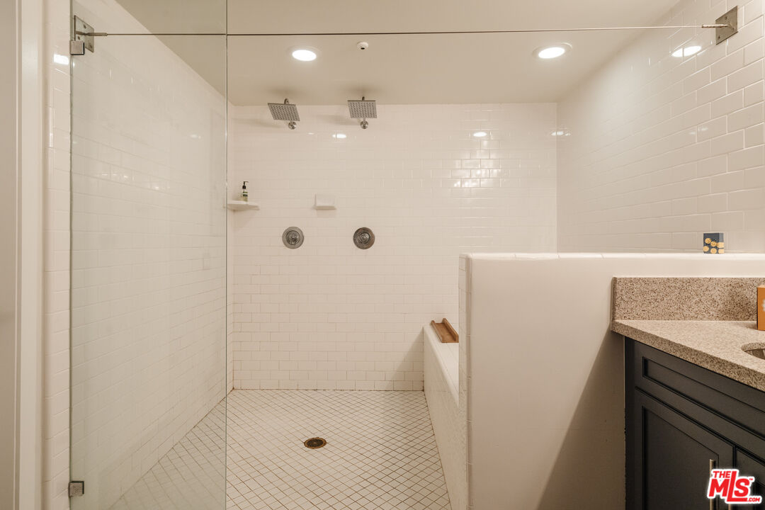 4141 Glencoe Ave Unit: 201