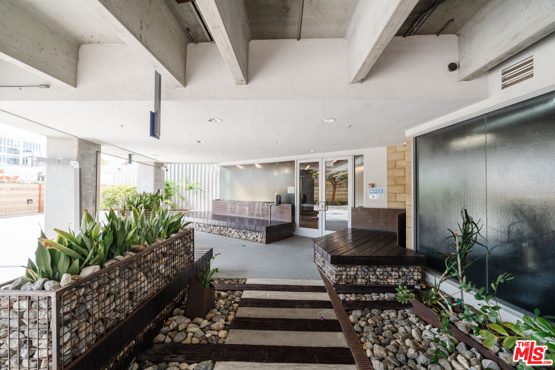 4141 Glencoe Ave Unit: 201