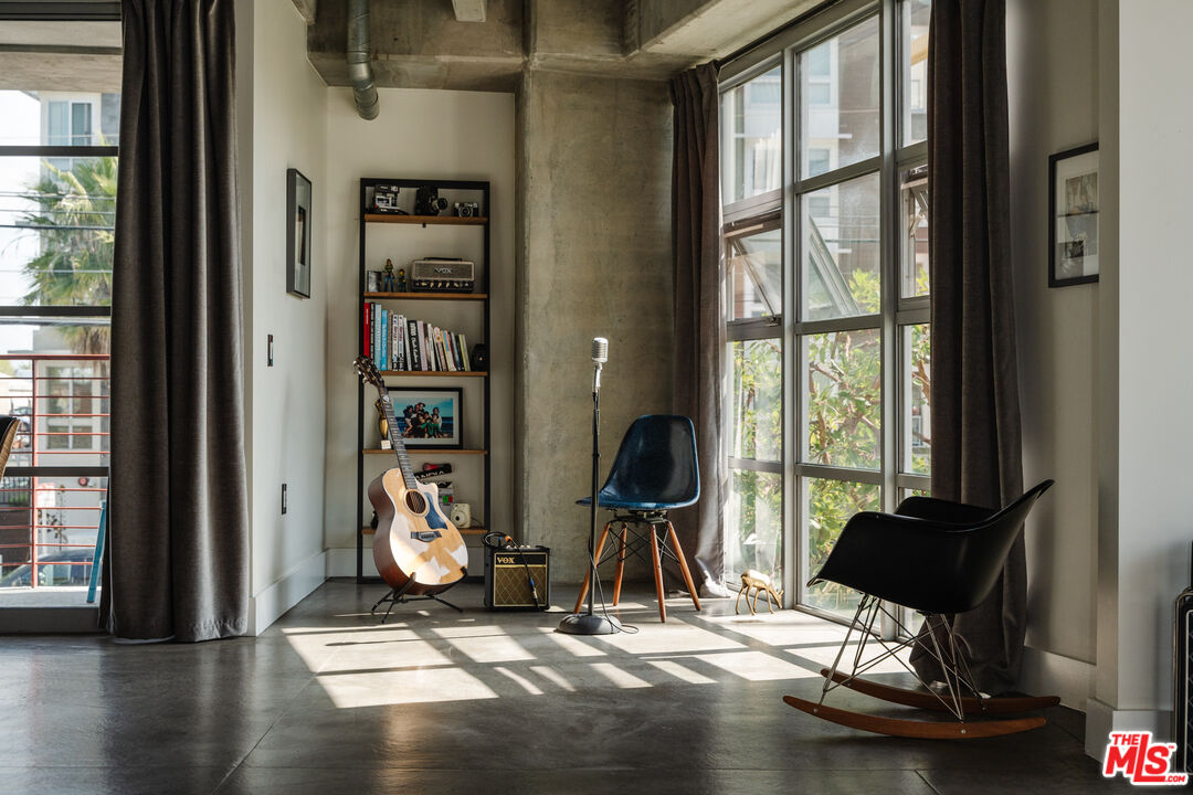 4141 Glencoe Ave Unit: 201