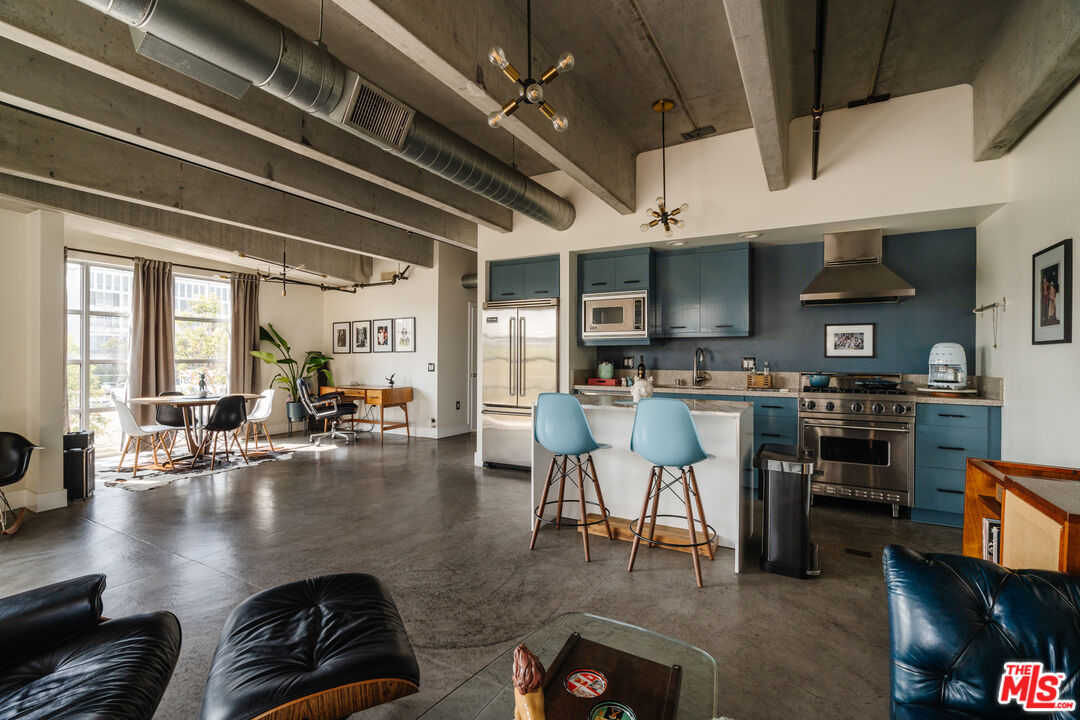 4141 Glencoe Ave Unit: 201