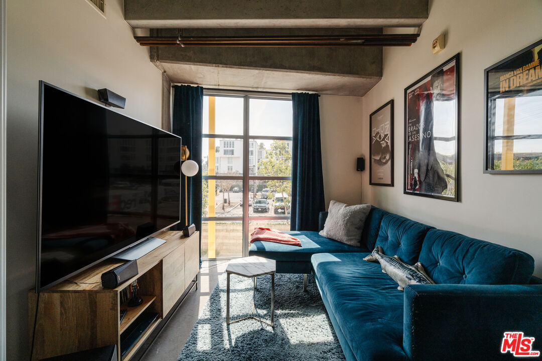 4141 Glencoe Ave Unit: 201