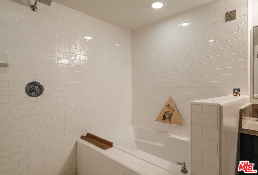 4141 Glencoe Ave Unit: 201