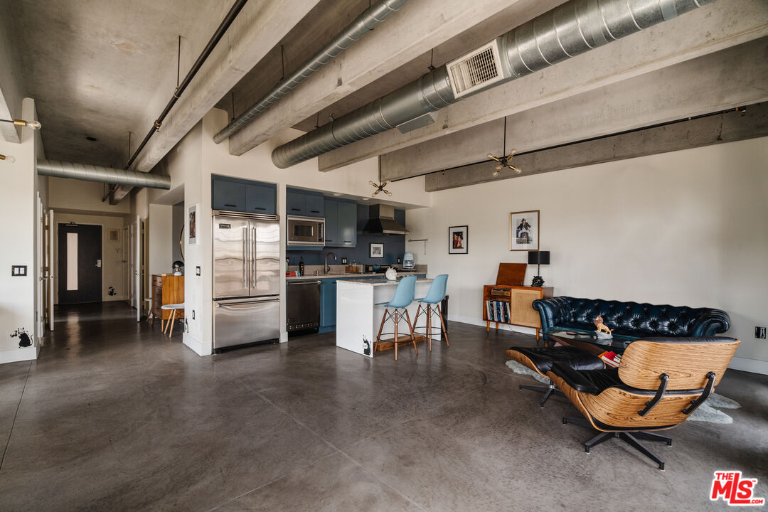 4141 Glencoe Ave Unit: 201