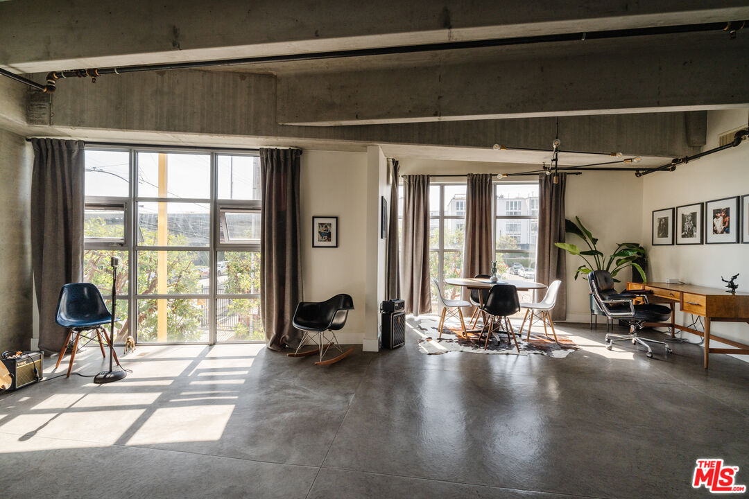 4141 Glencoe Ave Unit: 201