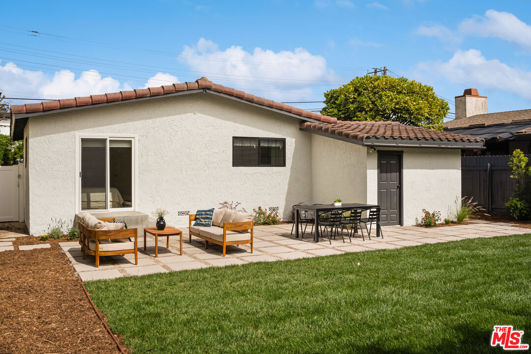 207 S Aviation Blvd