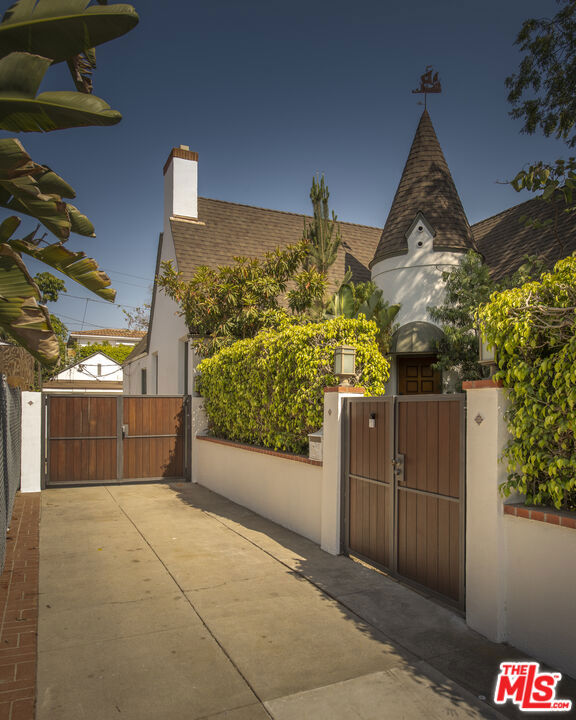 102 N Laurel Avenue