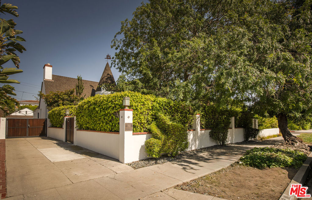 102 N Laurel Avenue